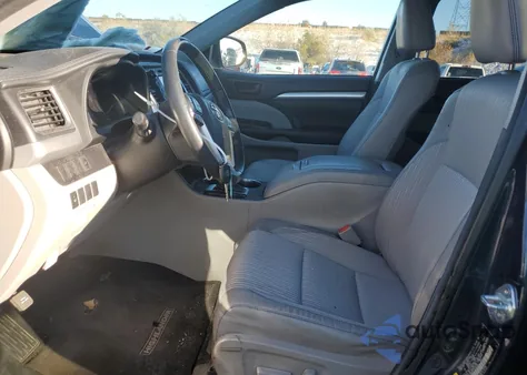 2016 Toyota Highlander Le z USA, uszkodzony, nr VIN 5TDBKRFH7GS342458